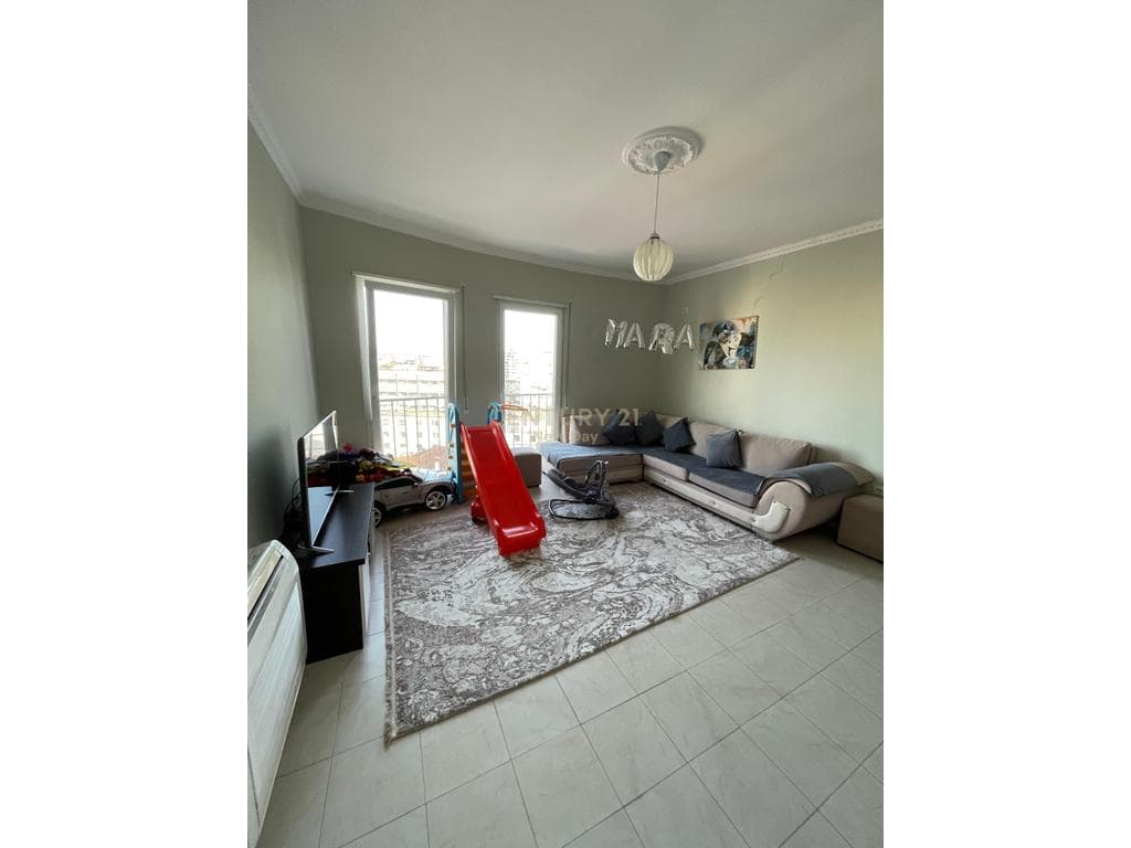SHITET APARTAMENT 2+1 NE QENDER TE DURRESIT! 2