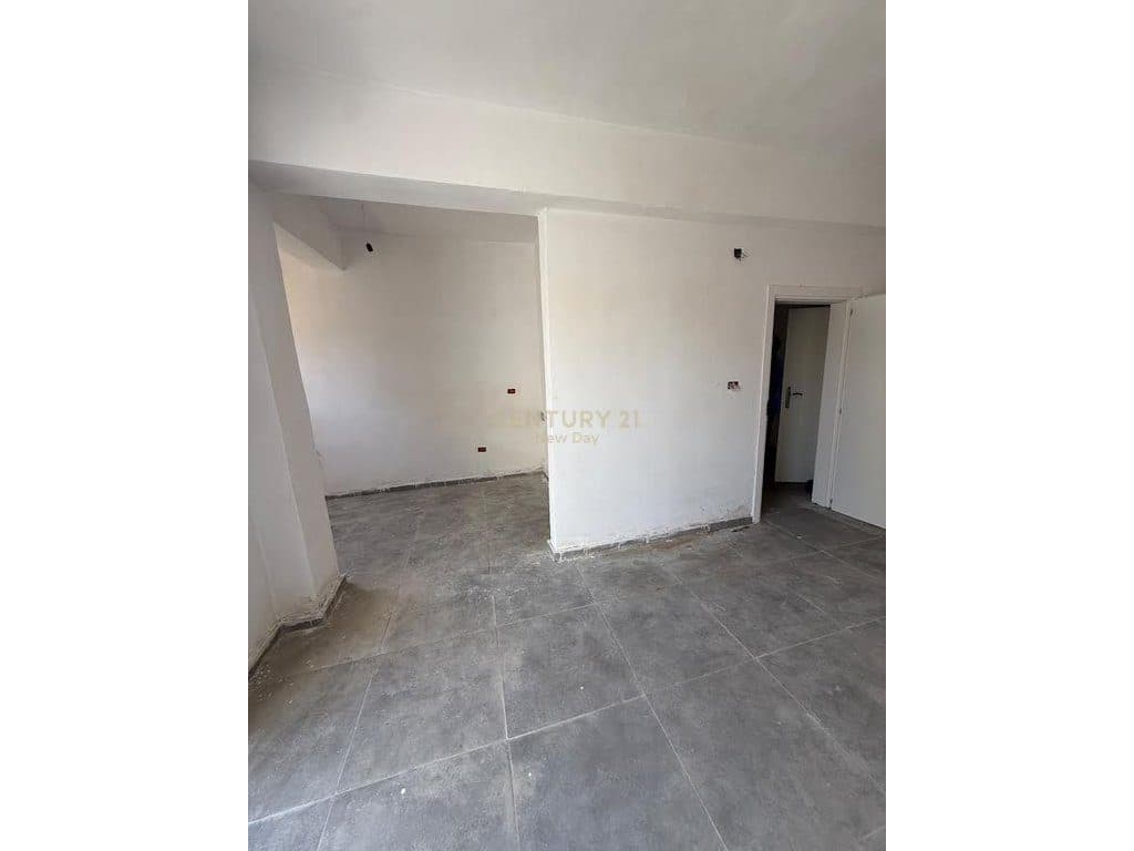 Ofrojme per shitje apartament 1+1 prane Stadiumit