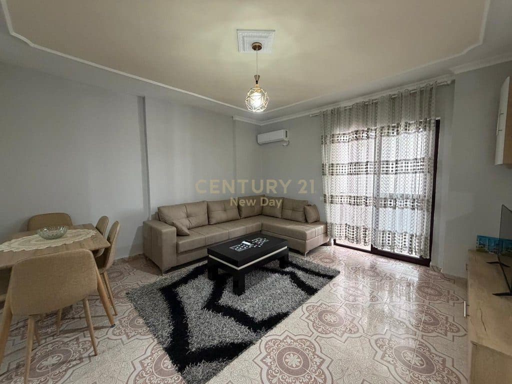 Apartament 2+1 me Qira pranë Markates 3