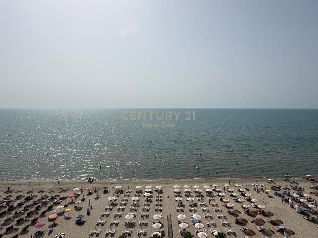PENTHOUSE I VECANTE NË VIJËN E PARË ME DETIN NE SHKEMBIN E KAVAJES