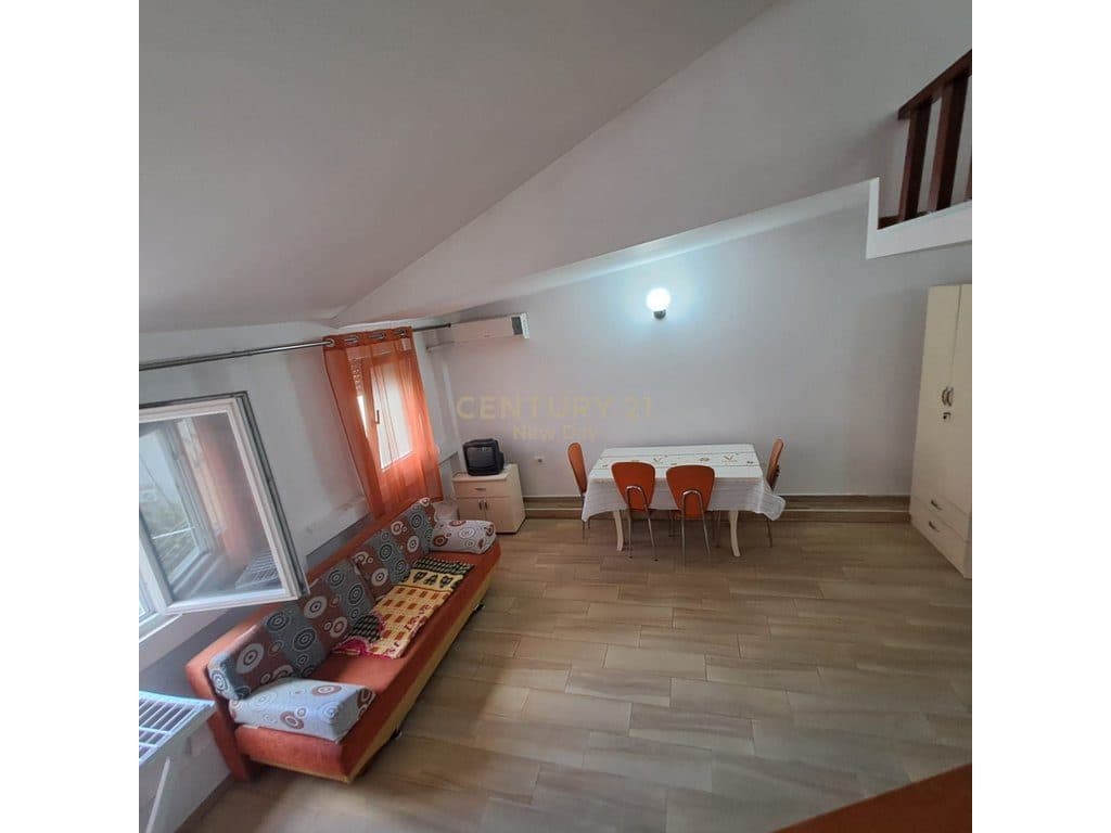 Studio duplex për qira pranë marketes 2