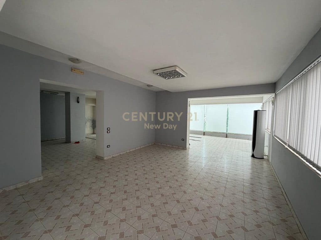 Jepet Zyrë Me Qira në Kavajë - 600€ | 140 m²