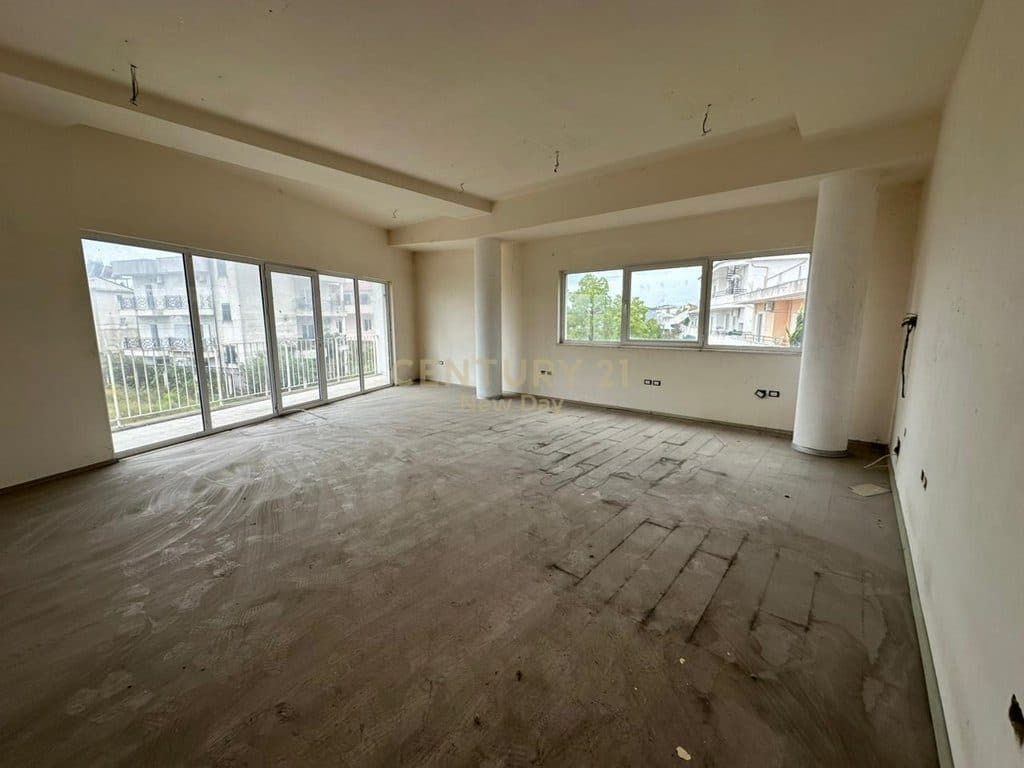 Jepet me Qira Godinë Multifunksionale ne Kenete Durrës 4000 Euro