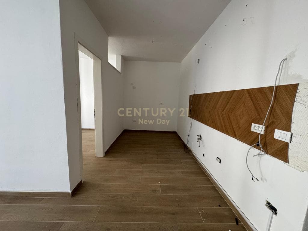 Shitet Apartament 1+1 në Spitalle – Pallat i Ri me Ashensor ! 60.000 Euro 2