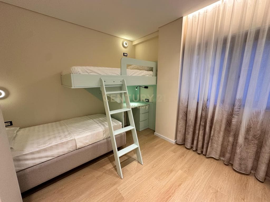 JEPET APARTAMENT ME QIRA 2+1+2 ME PAMJE DETI NE CURRILA! 2