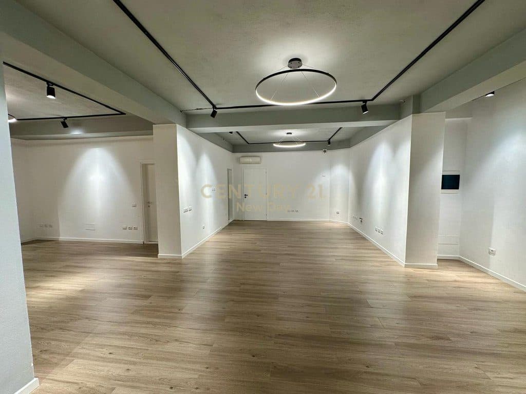 Ambient Komercial Me Qira në Vollga, Durrës - 1500€ | 120 m² 3