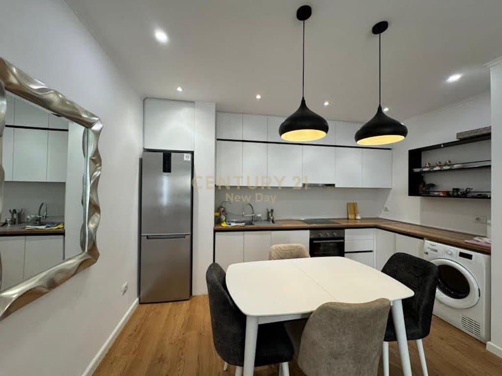 APARTAMENT PER SHITJE TE RRUGA E RE E PORTIT 4