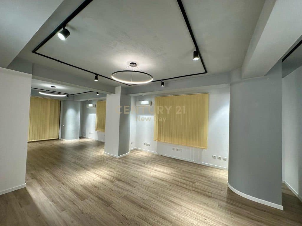 Ambient Komercial Me Qira në Vollga, Durrës - 1500€ | 120 m²