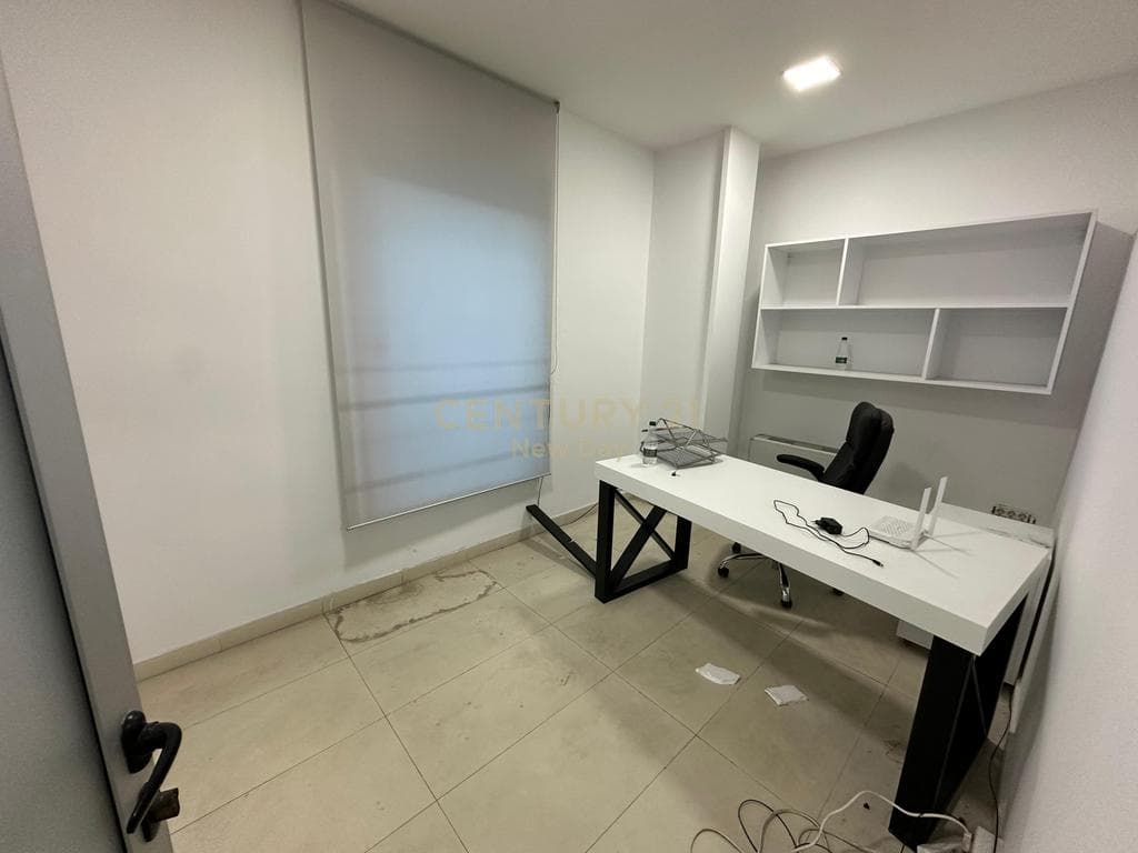 Ambjent Komercial Për Qira në Bulevardi Kryesor, Durrës - 800€ |86m² 4