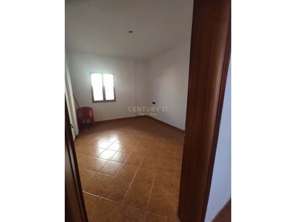 Apartament 3+1 Për Shitje në Shijak - 135000€ | 145000 m² 3