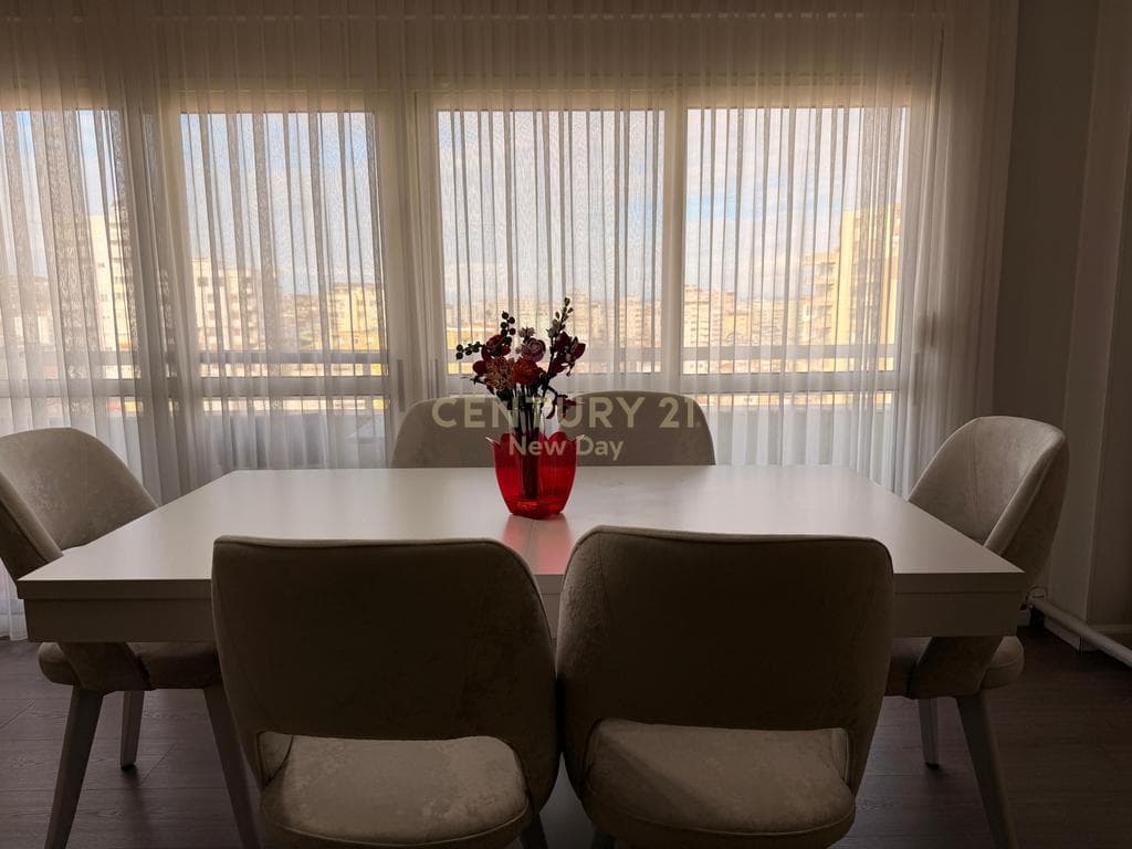 Apartament 3+1+2 Tualete + 2 Ballkone Me Qira në Qender te Durrësit - 1100€ | 150 m² 4