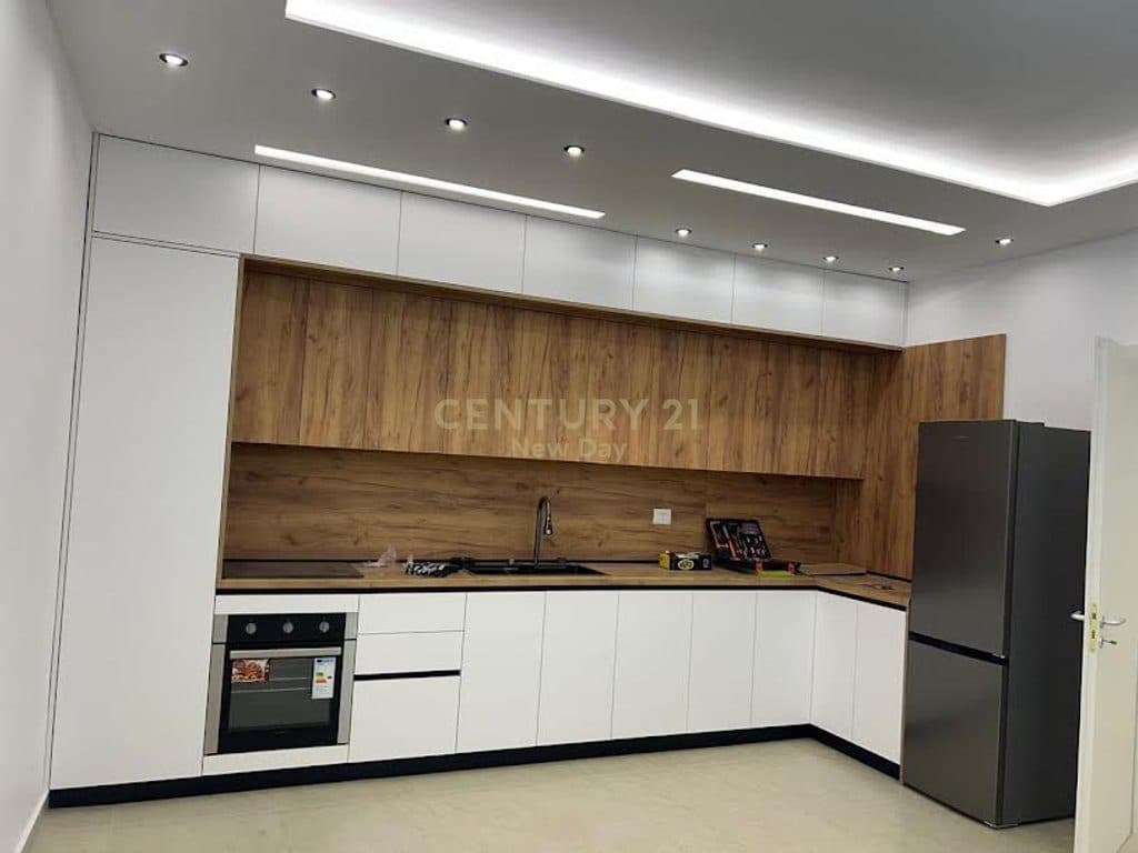 Apartament 2+1 me qira te rruga e Re e Portit 2