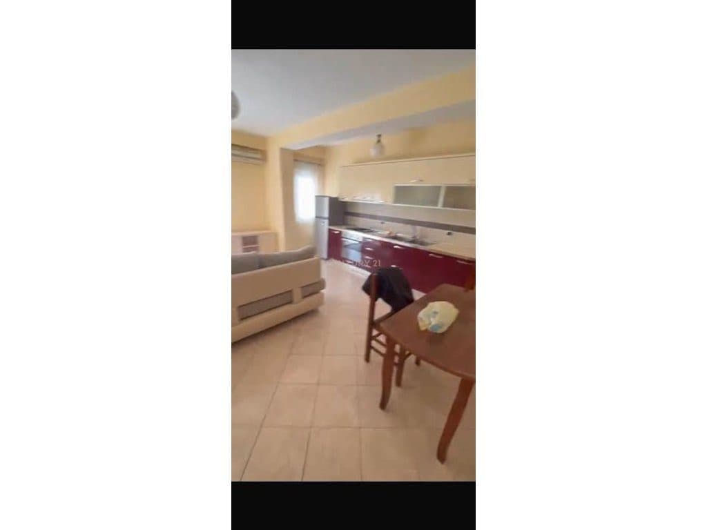 Jepet me qira apartament 1+1 STACIONI TRENIT, Durres 3