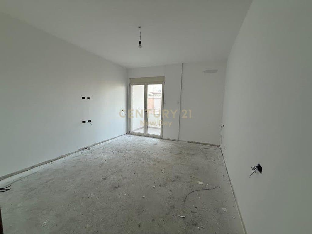 Apartament 2+1+2 per shitje.