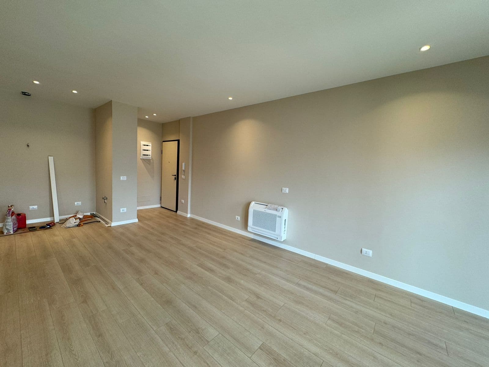Tek Tirana Garden Building ofrohet Apartament 3+1+2 me Qira!