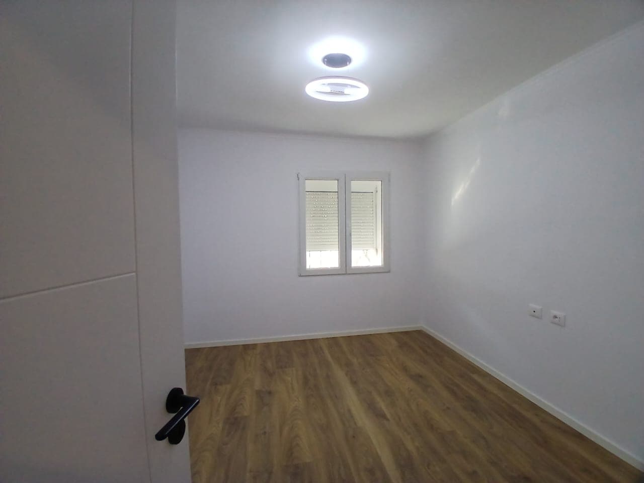 Apartament per shitje 2+1 te Tregu Elektrik !