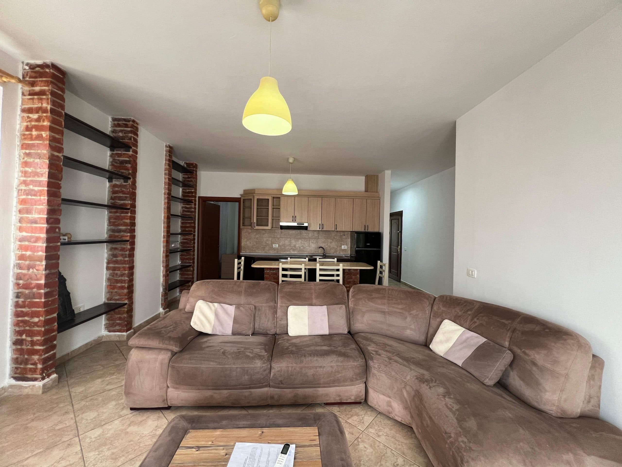Apartament 3+1+2 për Qera në Yzberisht!
