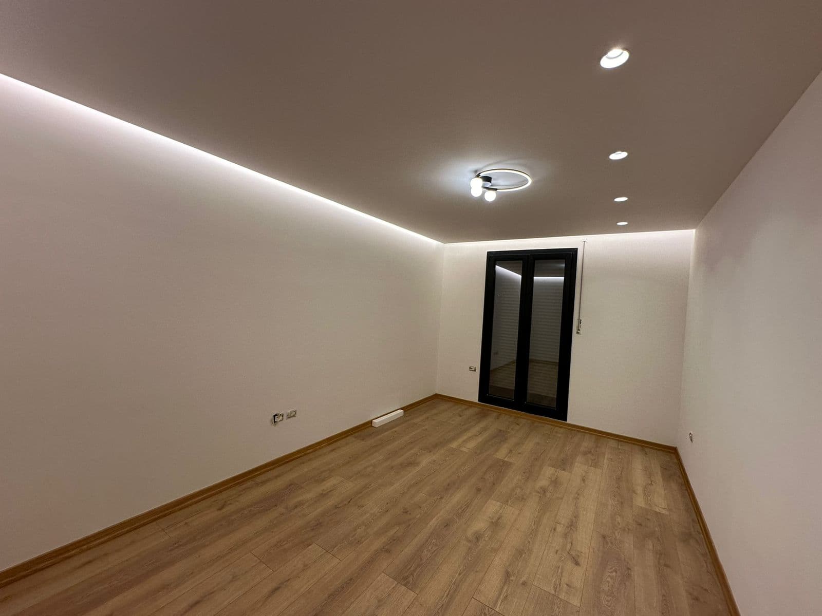 JEPET APARTAMENT 2+1 +POST PARKIMI ME QIRA TEK KOMPLEKSI ZIRKON! 2