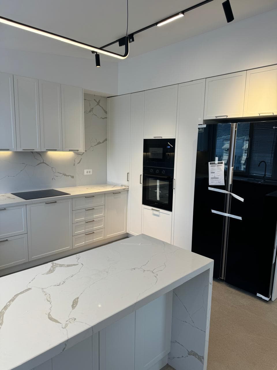 Super Apartament Luksoz 3+1+3 për Shitje tek Liqeni i Thatë me 2 Poste Parkimi! 4