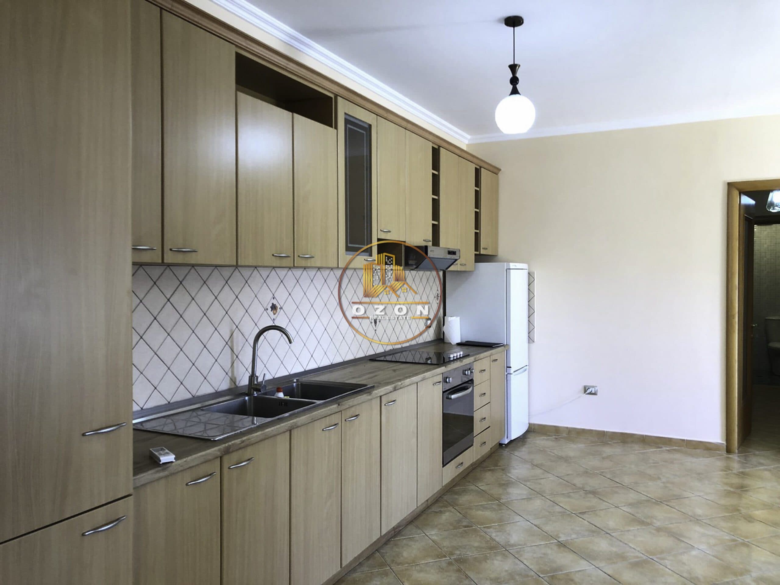 APARTAMENT 2+1+2 ME QERA TEK ZOGU I ZI ! 4