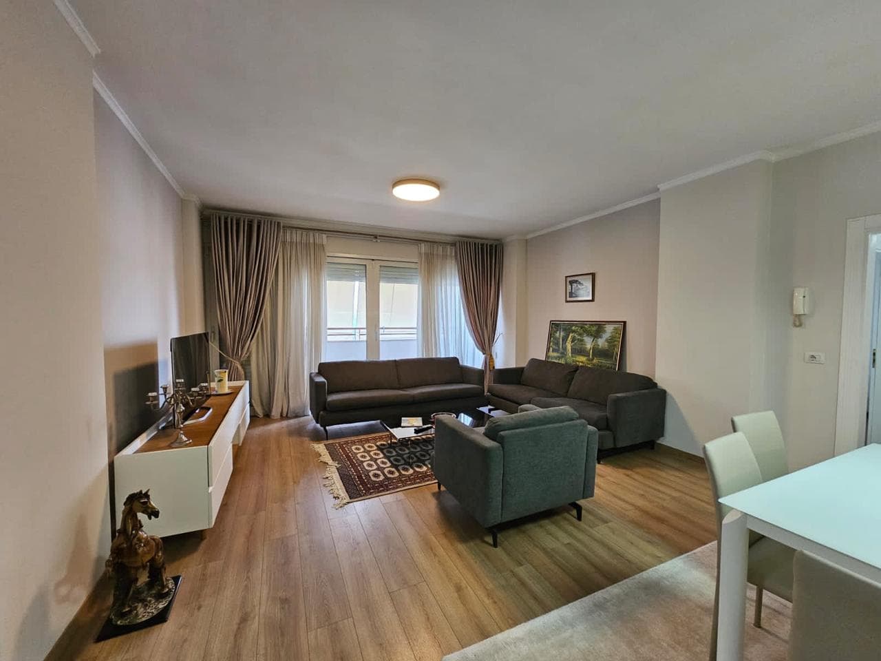 Apartament per shitje 2+1 prane Liqenit te Tiranes ! 2