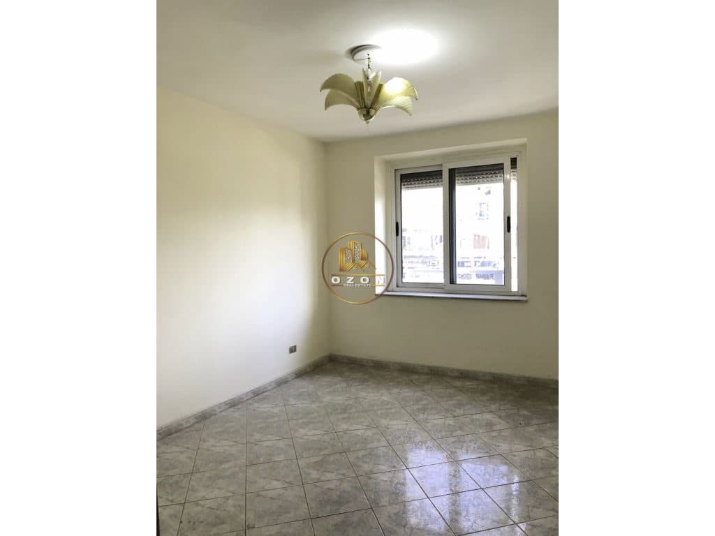 AMBIENT BIZNESI ME QERA 120 M2 , 21 DHJETORI !
