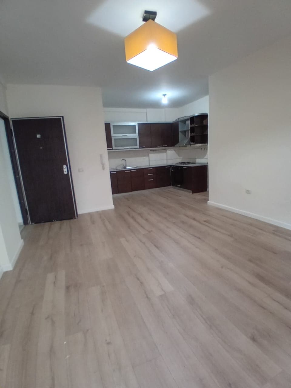 SHITET APARTAMENT 1+1, TEK KODRA E DIELLIT 4