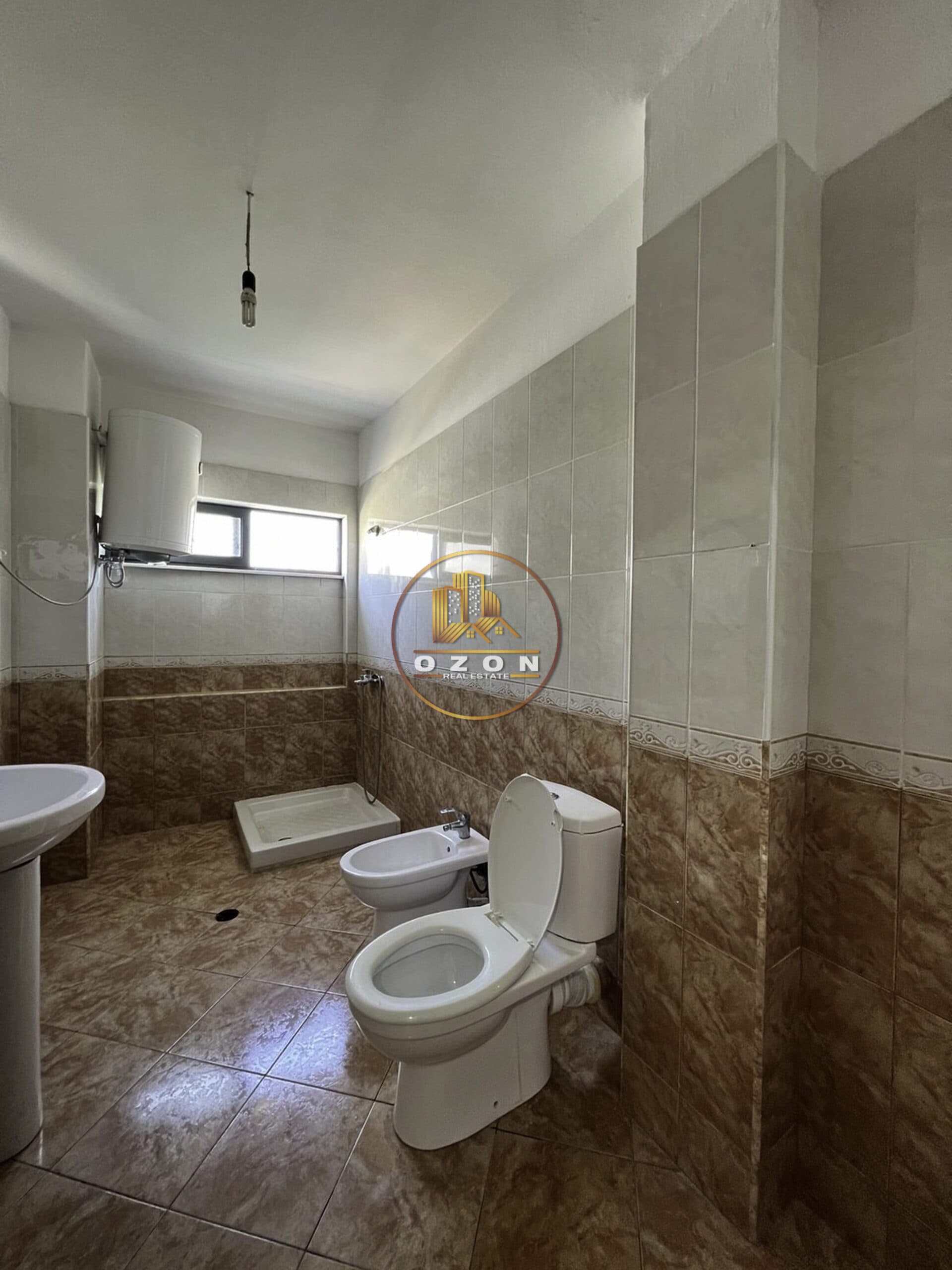 JEPET ME QERA APARTAMENT 2+1 BANIM/ZYRA PAS ISH UET !
