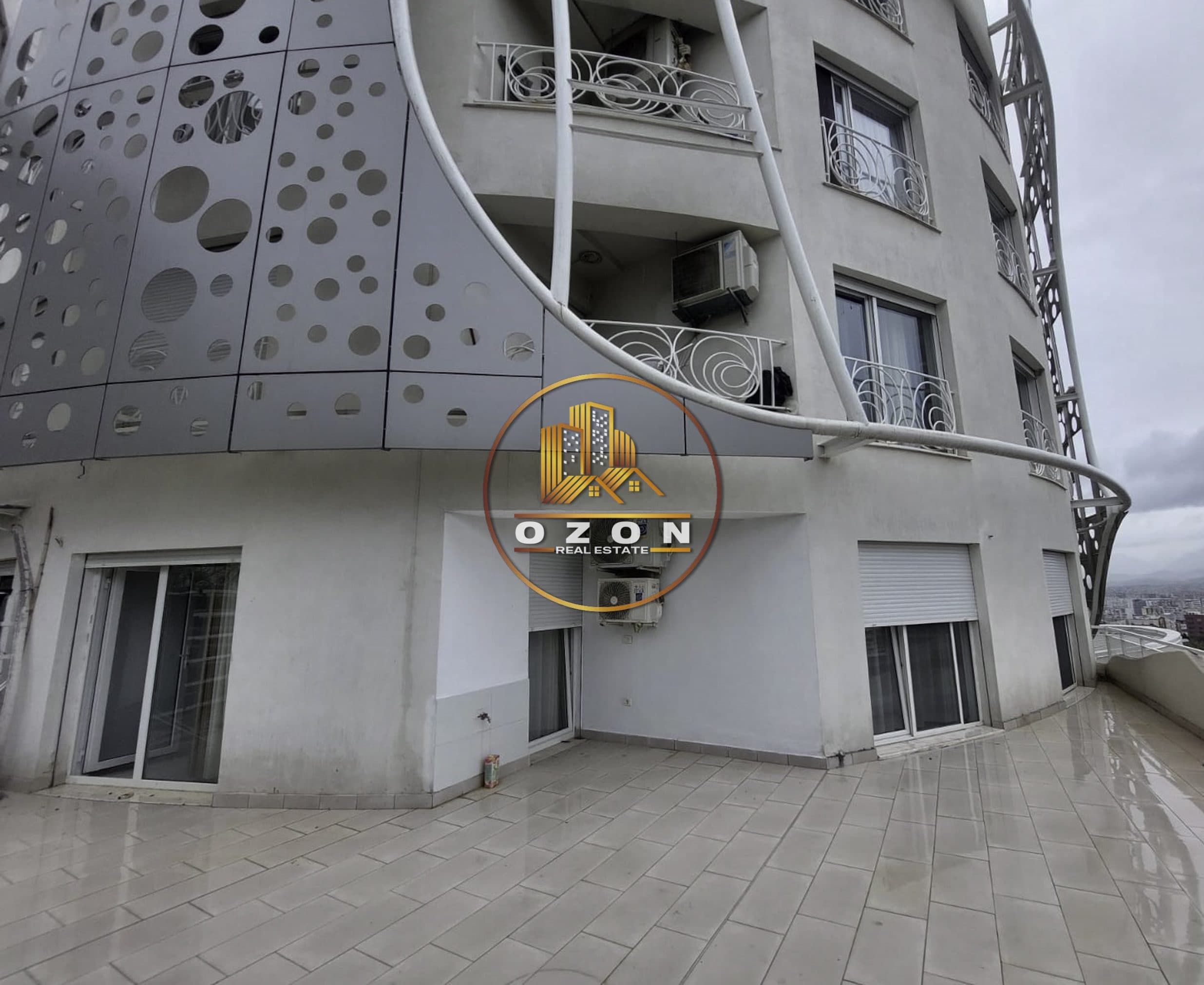 SHITET SUPER APARTAMENT 3+1+2, TEK OBJEKTI FLUTUR, KODRA E DIELLIT 2! 2
