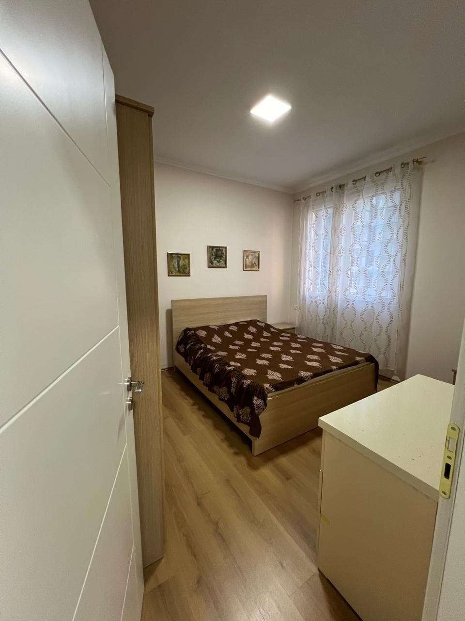 Apartament 2+1 me Qera Ish Fusha Aviacionit. 3