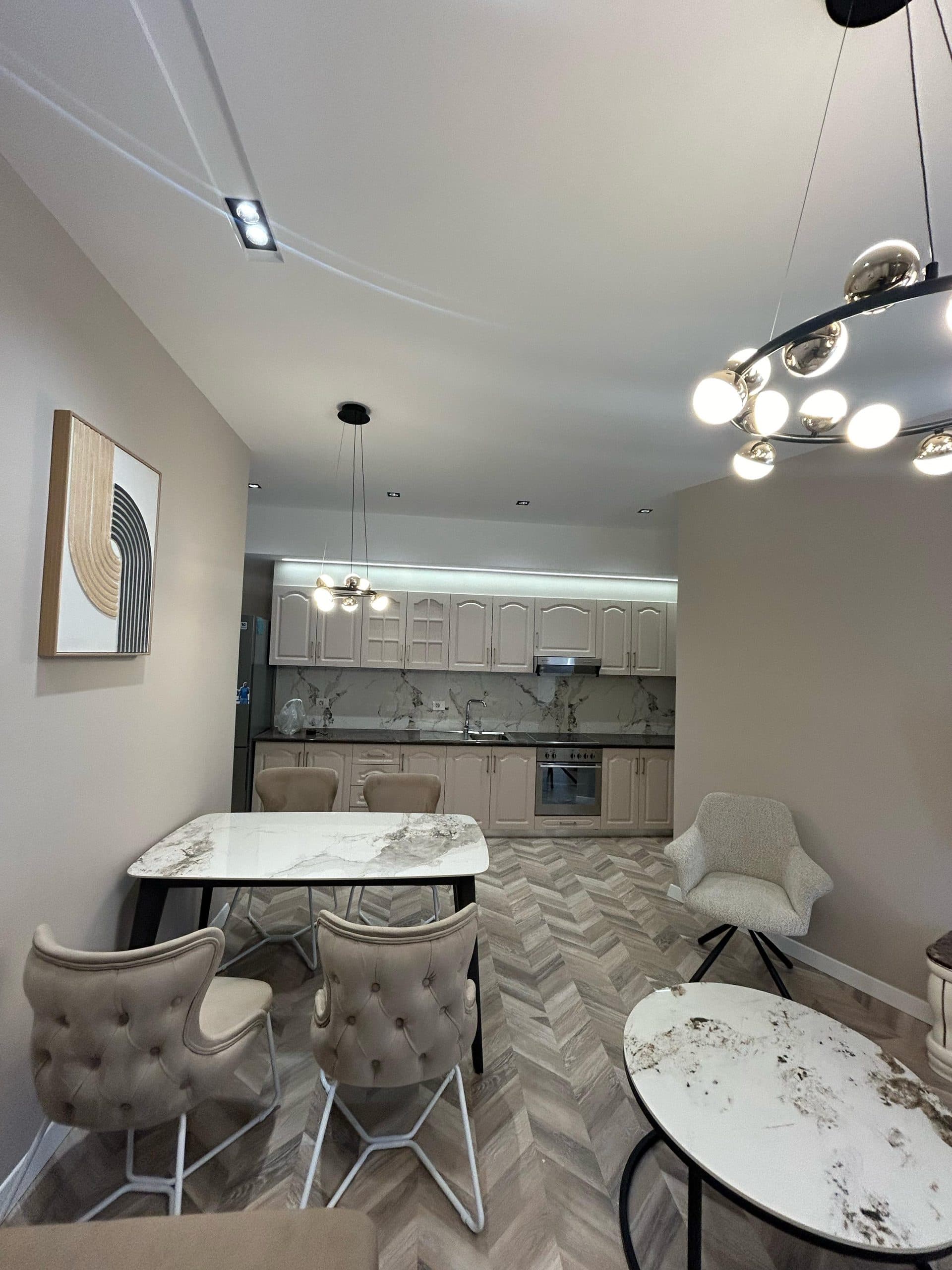 Apartament per qira në Qendër ! 3