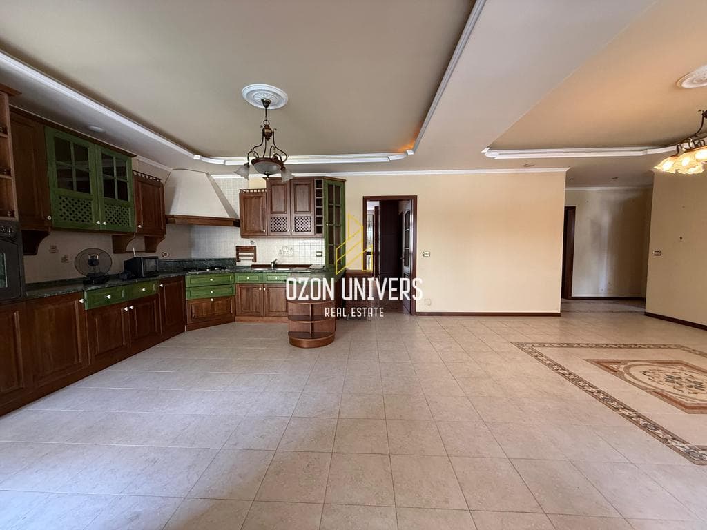 Apartament 2+1+2 për shitje tek Kafe Roma, Bulevardi Bajram Curri! 2
