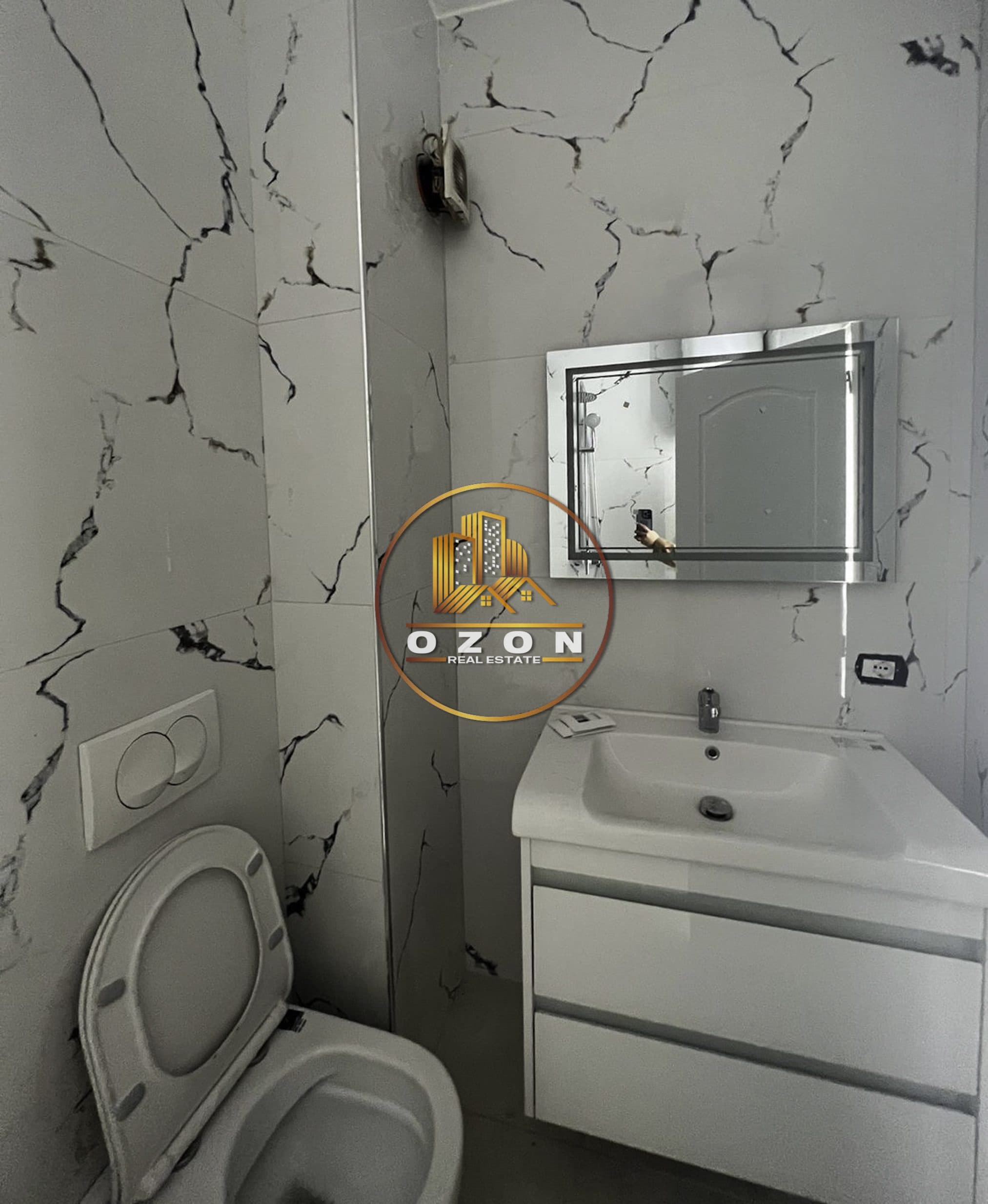 SHITET APARTAMENT 1+1 TEK UNAZA E RE ASTIR, PRANE BOHEMIT! 2