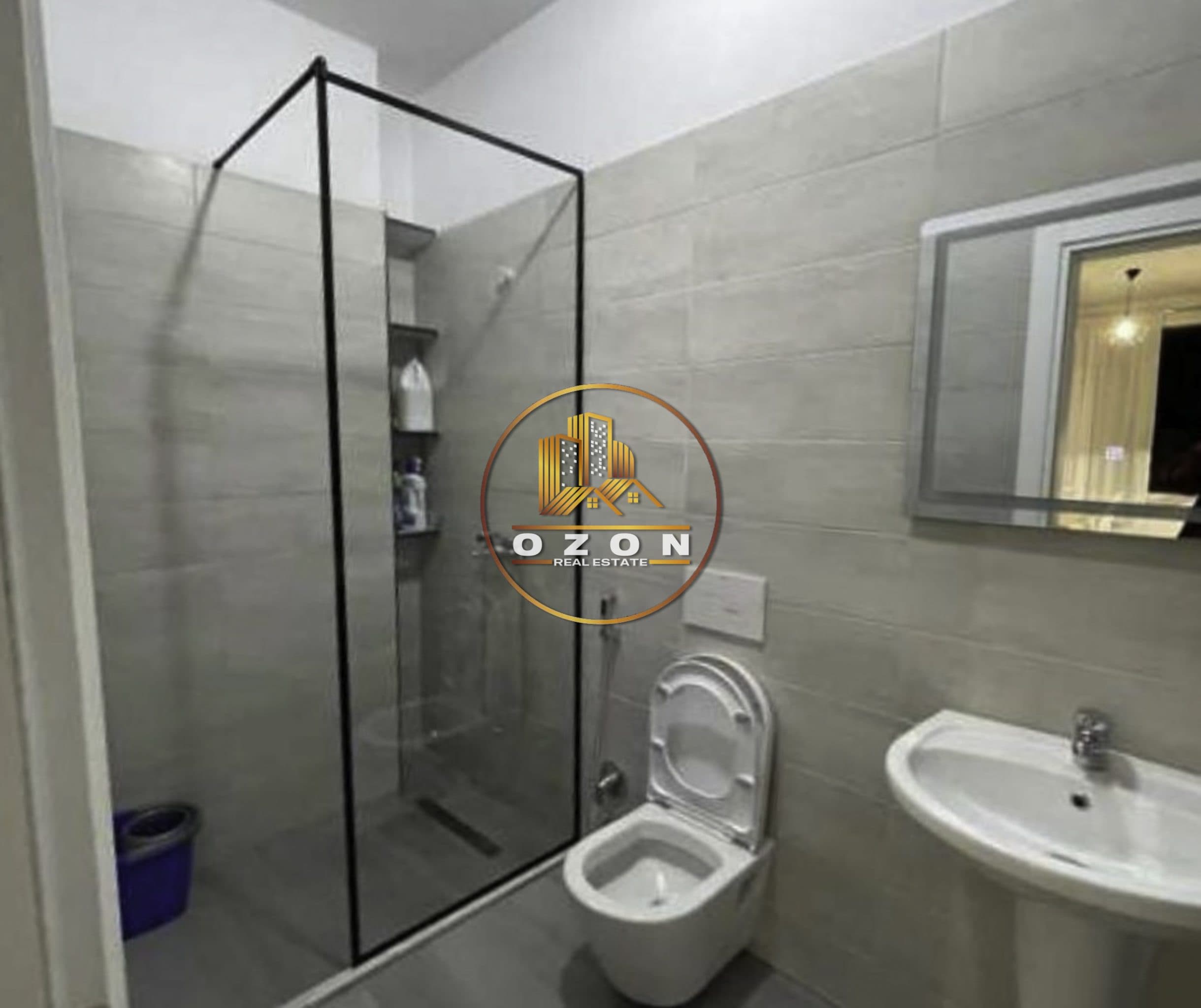 JEPET ME QIRA HYRJE 1+1 E NJE SHTEPIE PRIVATE, KRISTAL CENTER!