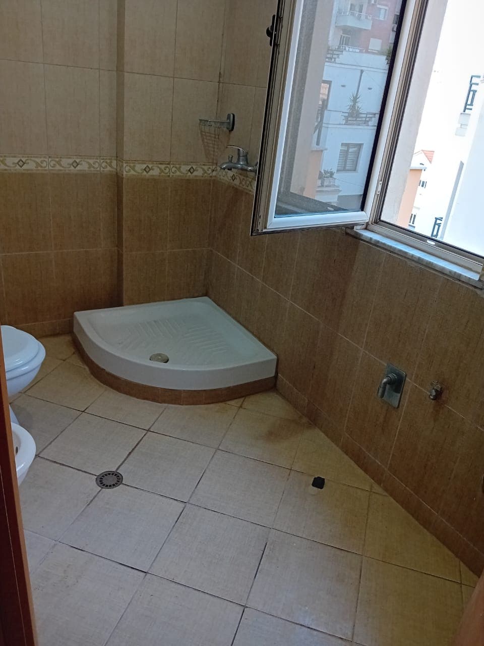 SHITET APARTAMENT 1+1, TEK KODRA E DIELLIT 2