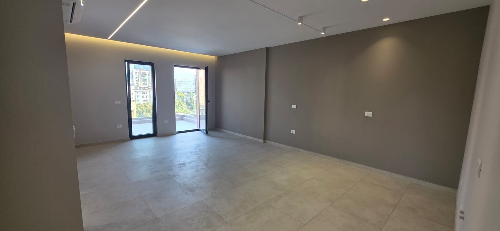 2 Apartamente me qira për biznes, tek Galeria Roma, Rruga e Kavajës! 3