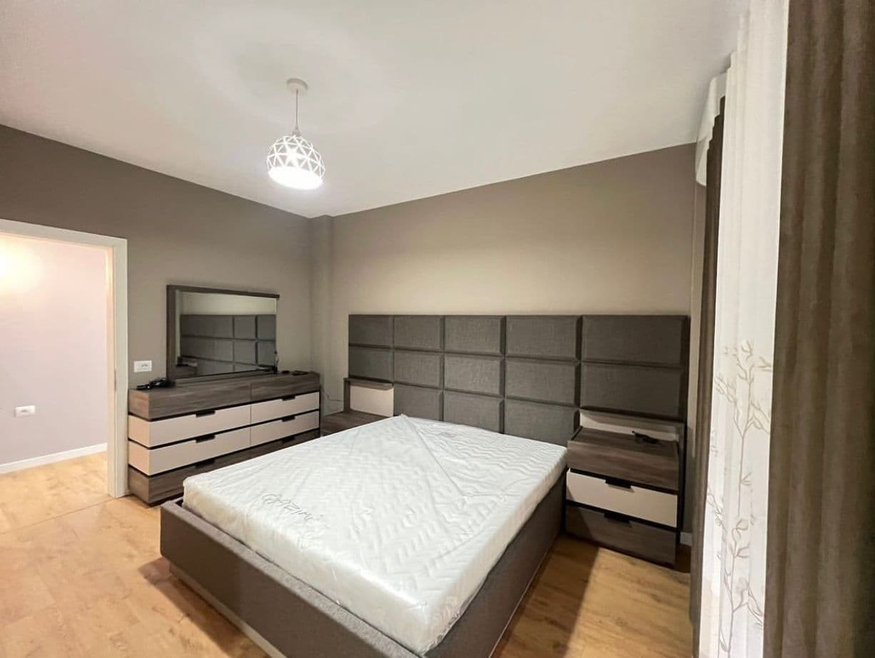 JEPET ME QIRA APARTAMENTI 2+1+2 ME POST PARKIMI, KOPSHTI BOTANIK, TIRANË! 3