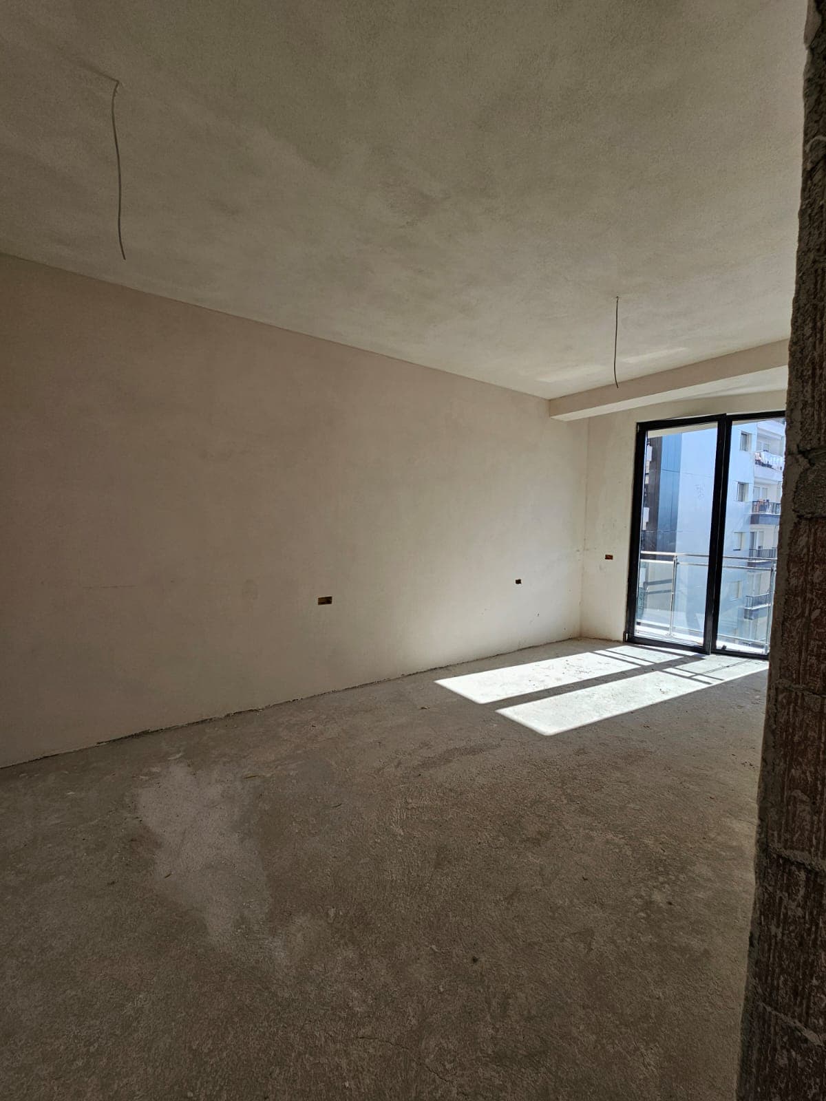 Apartament 1+1 për Shitje pranë Zogut të Zi! 2
