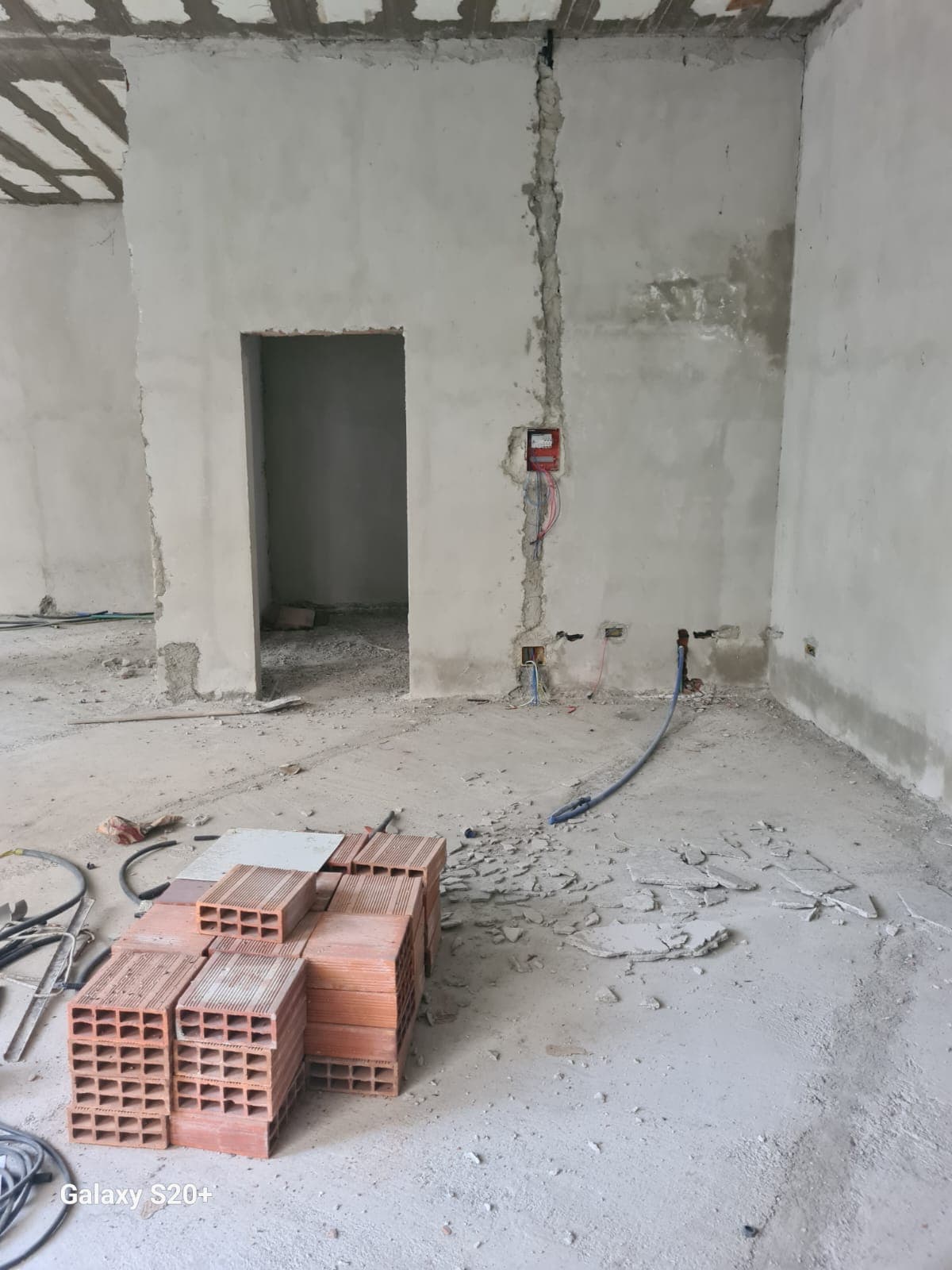 AMBJENTE NE SHITJE - LIQENI I THATE! 4