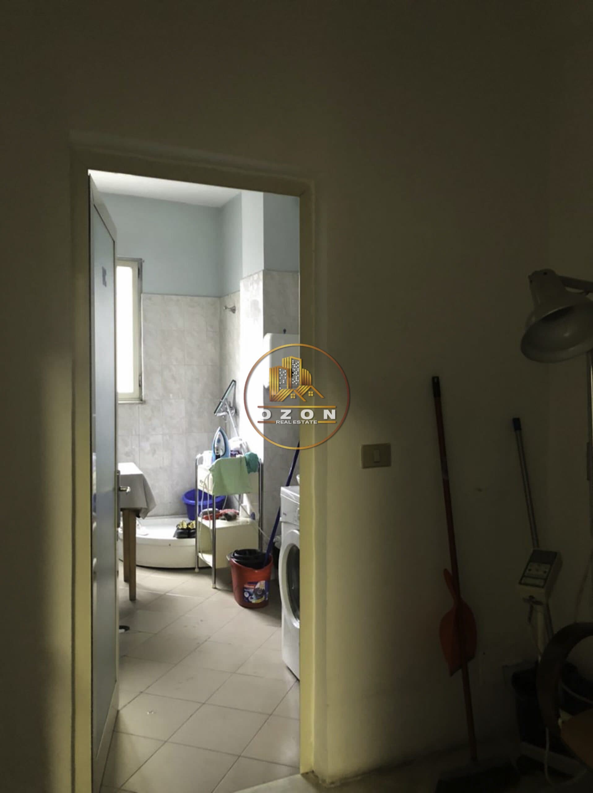 Qera, Apartament 2+1 per zyra , Adresa : Blloku