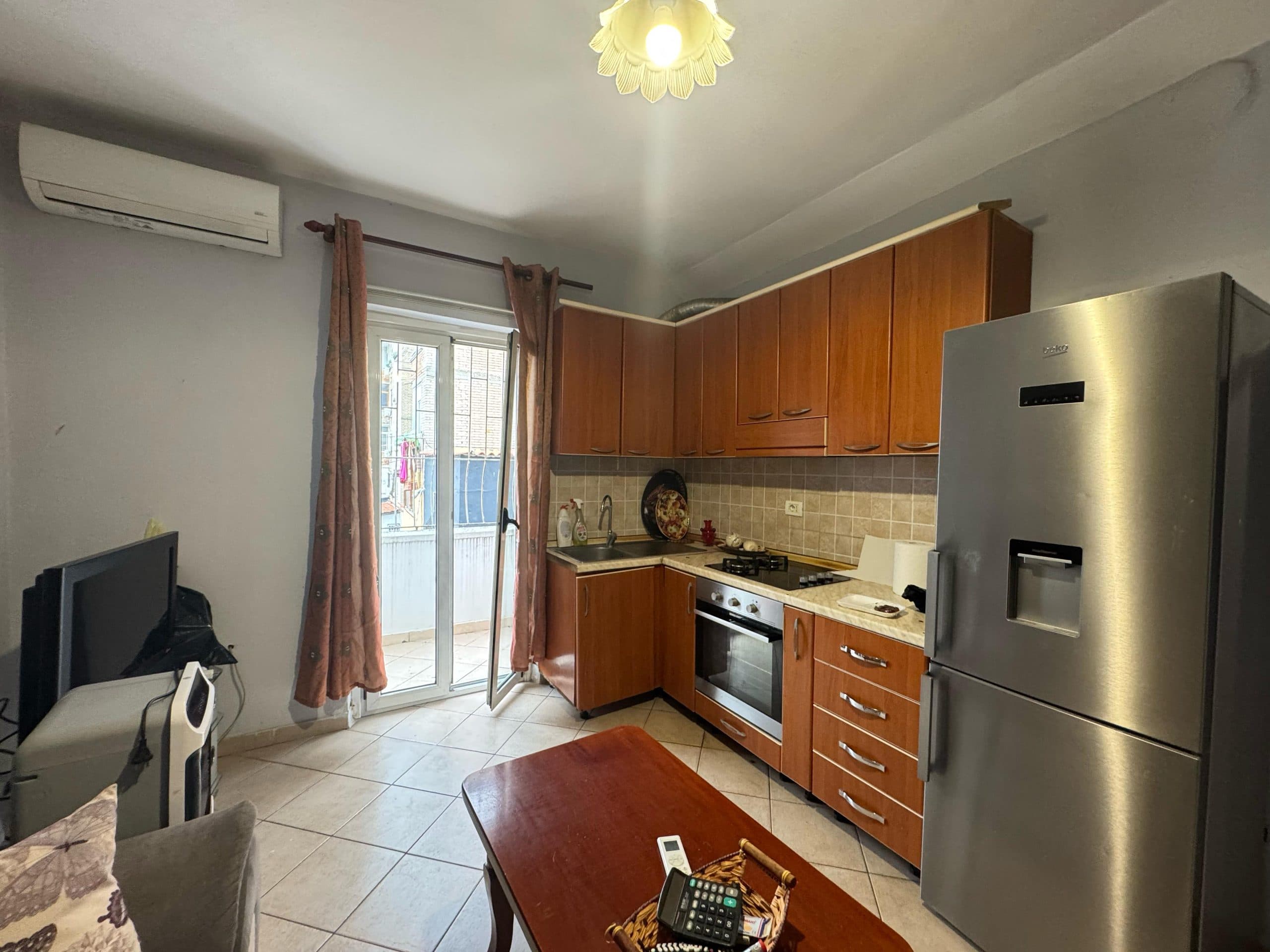Apartament 2+1 për qira në Kombinat! 3