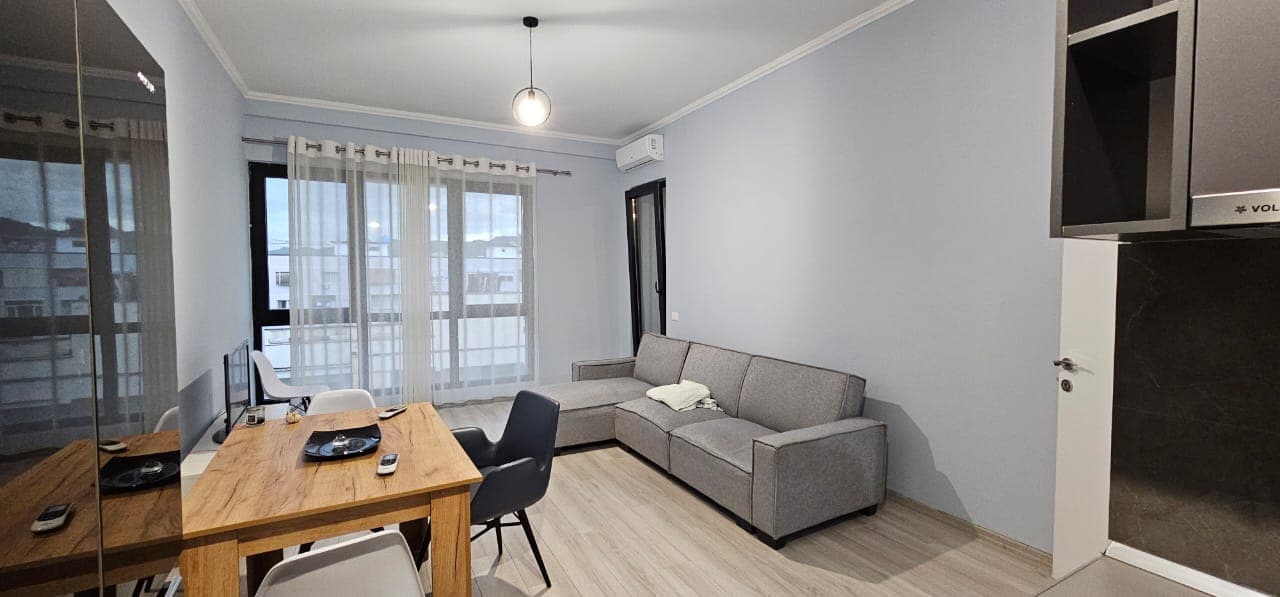 Apartament 1+1 Për Qira në Kompleksin "Square 21", Rruga e Kavajës 3