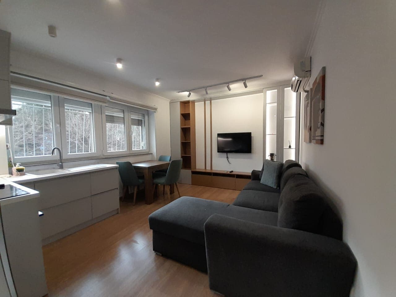 SHITET APARTAMENT 2+1 TEK RRUGA "MUHAMET GJOLLESHA"! 3