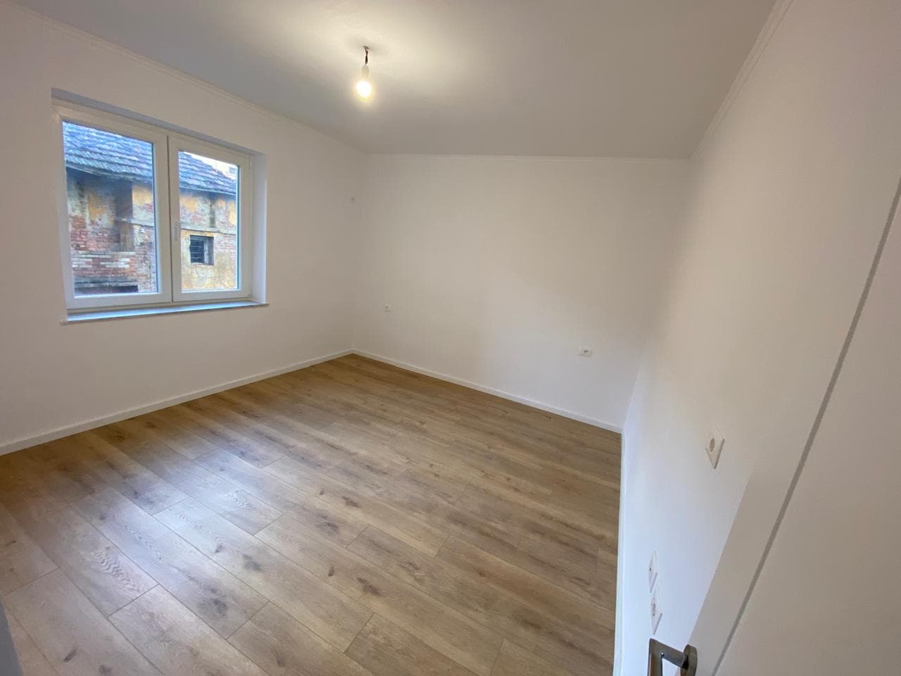 Apartament 2+1+2 në Shitje tek Rruga e Durrësit, Blloku Ambasadave! 2