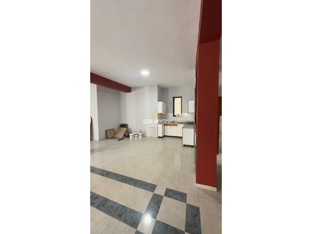 Ambient biznesi për qira tek Rruga e Kavajës, Qendër! 4
