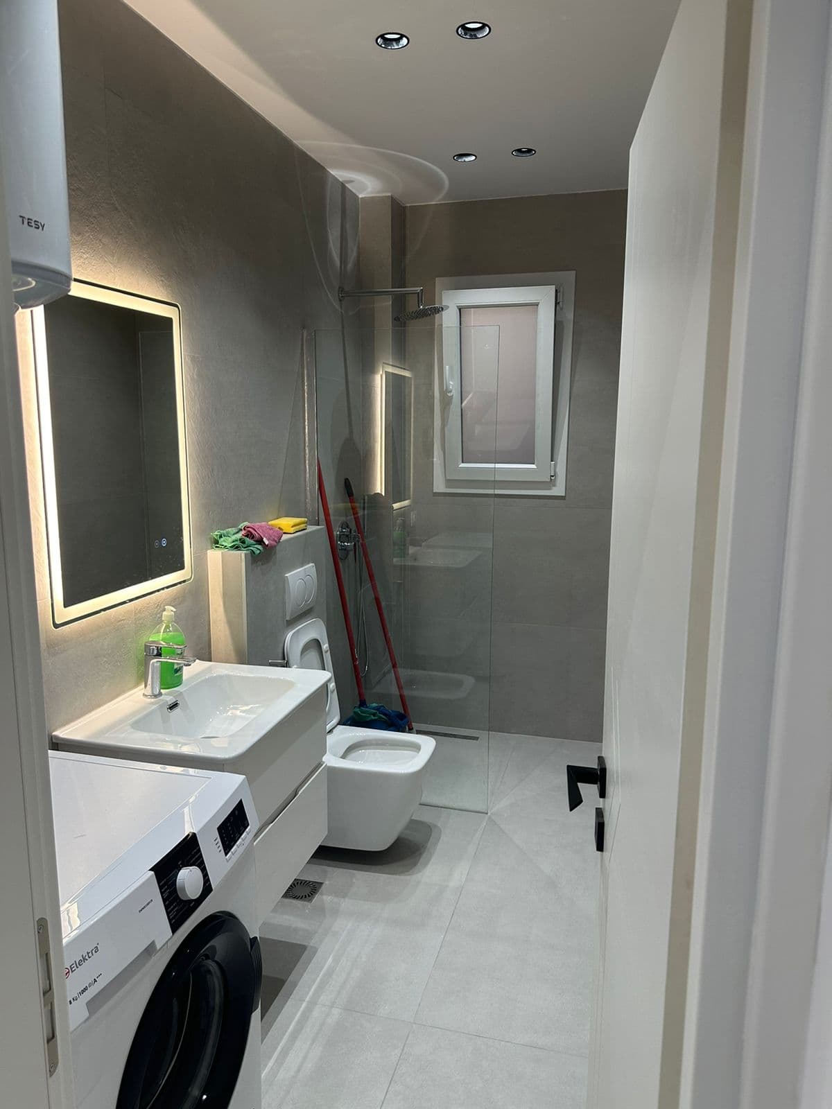 Apartament 2+1 për Qira në Bllok pranë Vesa Center!! 4