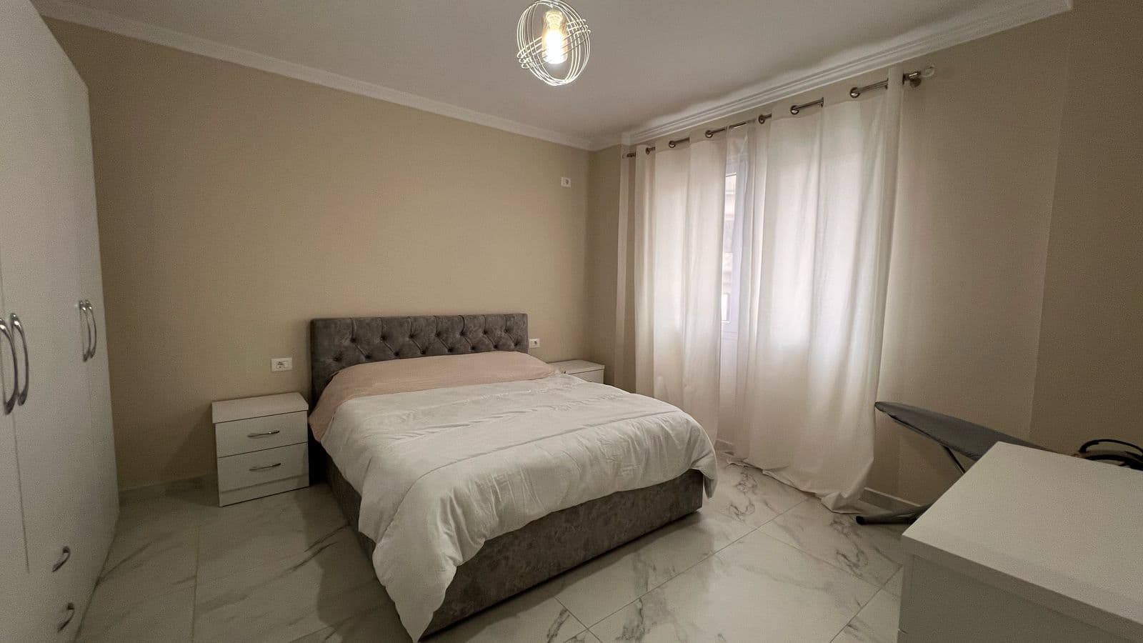 Apartament Luksoz për Shitje në Durrës Tek Rrota e Kuqe! 4