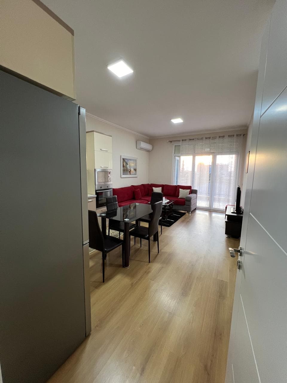 Apartament 2+1 me Qera Ish Fusha Aviacionit. 2