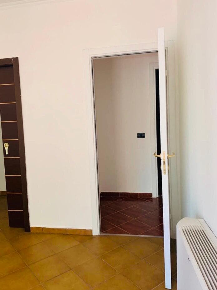 Tek Cioccolatitaliani , Jepet me qera apartament 2+1+2 wc , Bosh !