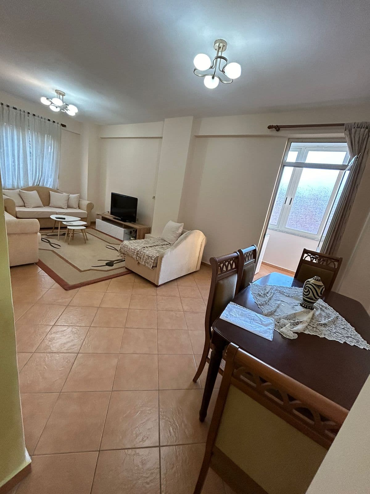Shitet apartament 3+1, pranë Kodrës së Diellit!